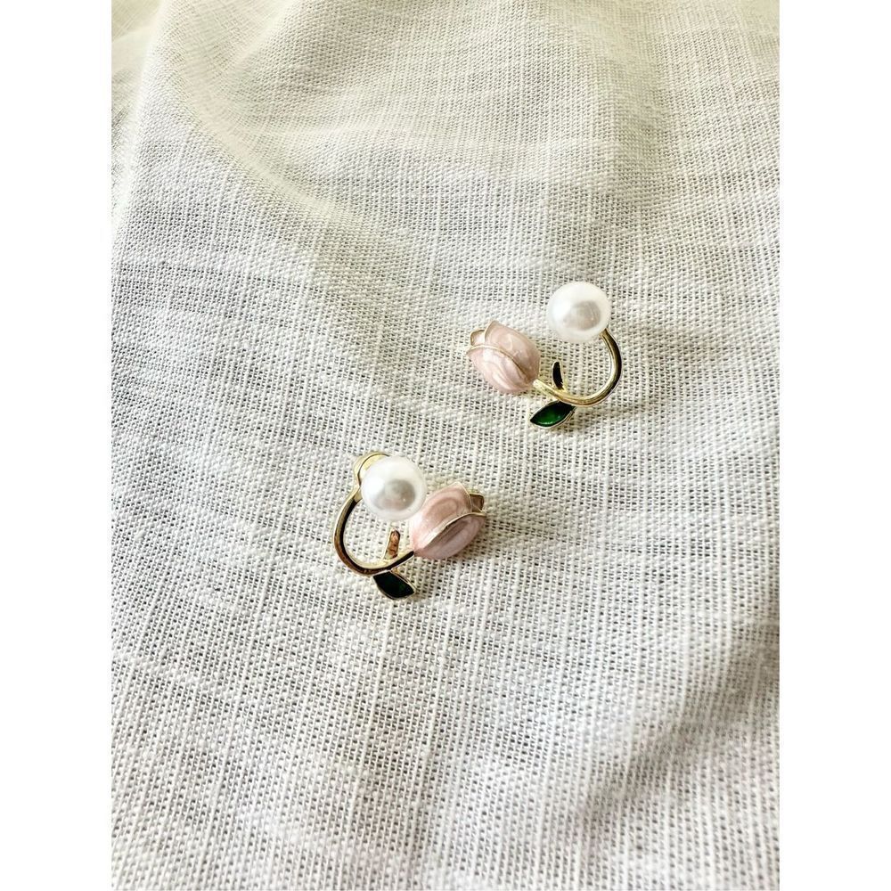 Light pink tulip and pearl stud earrings